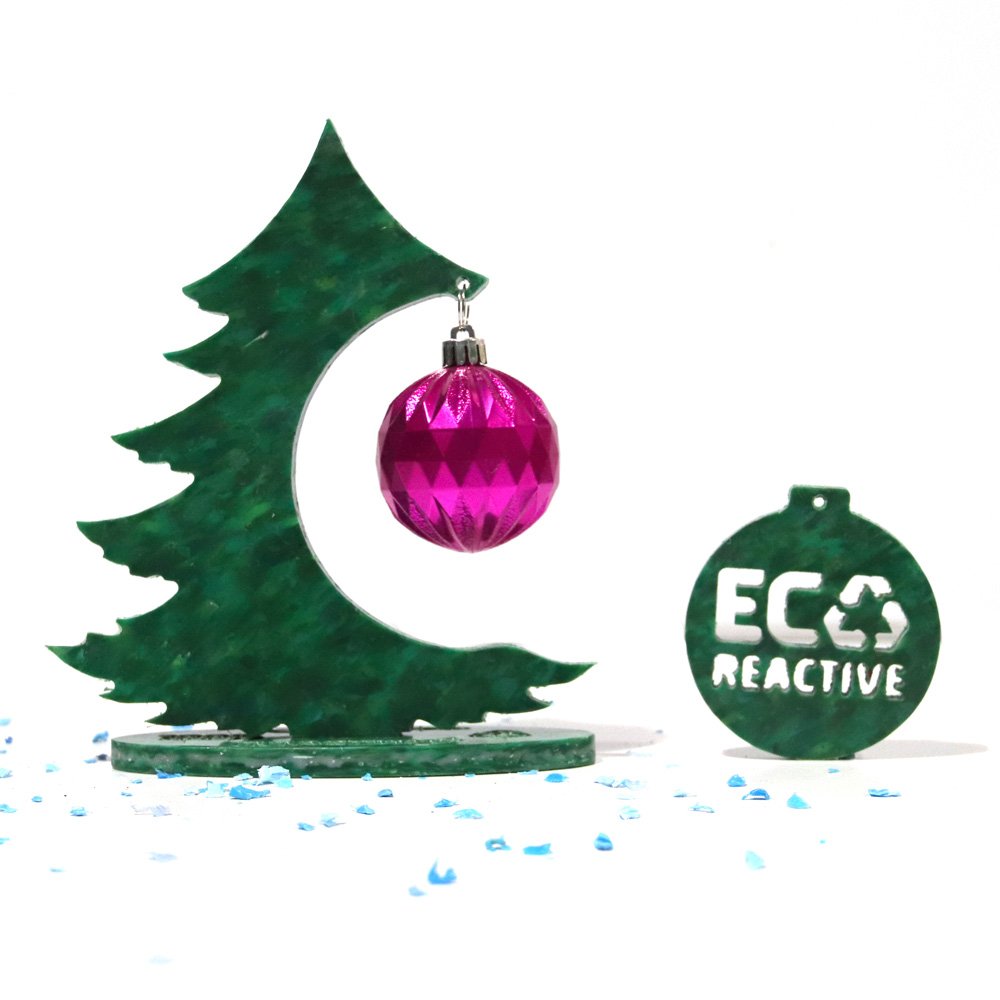 christmas-tree-with-ornament-2